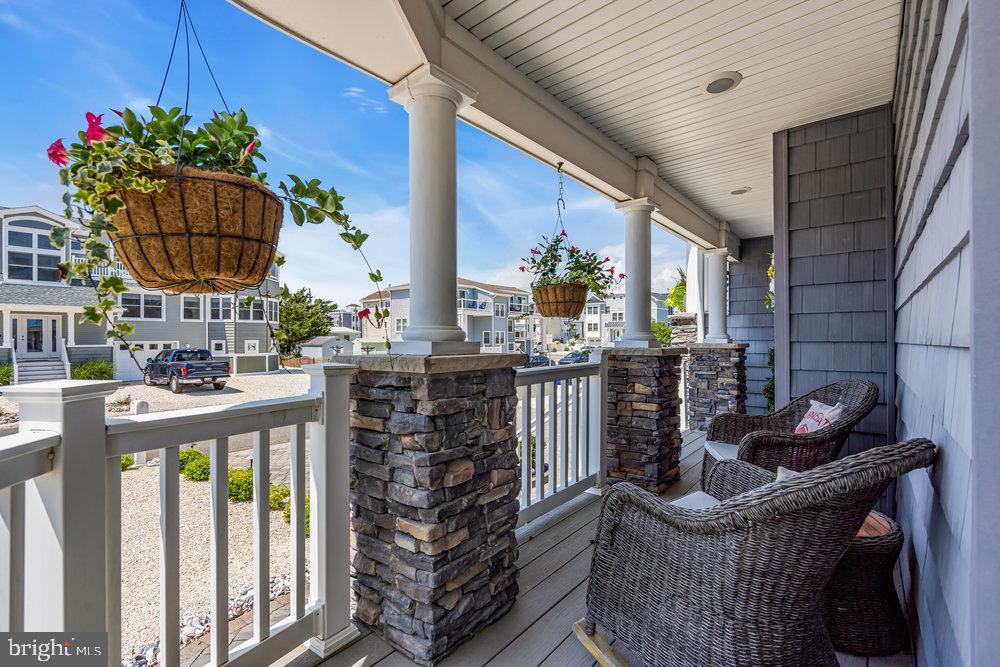 21 W MAGNOLIA AVENUE