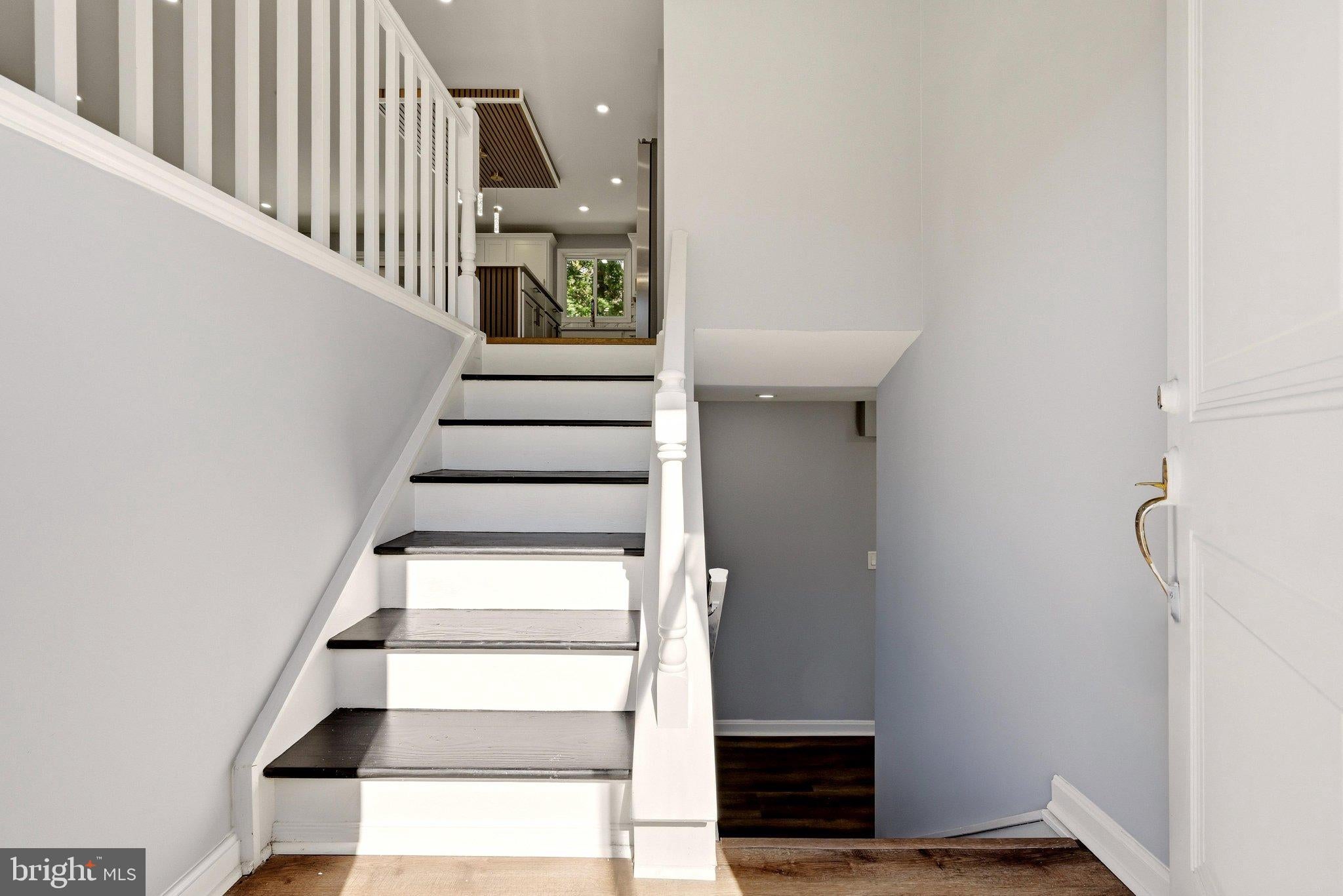 905 E ROANOKE ROAD