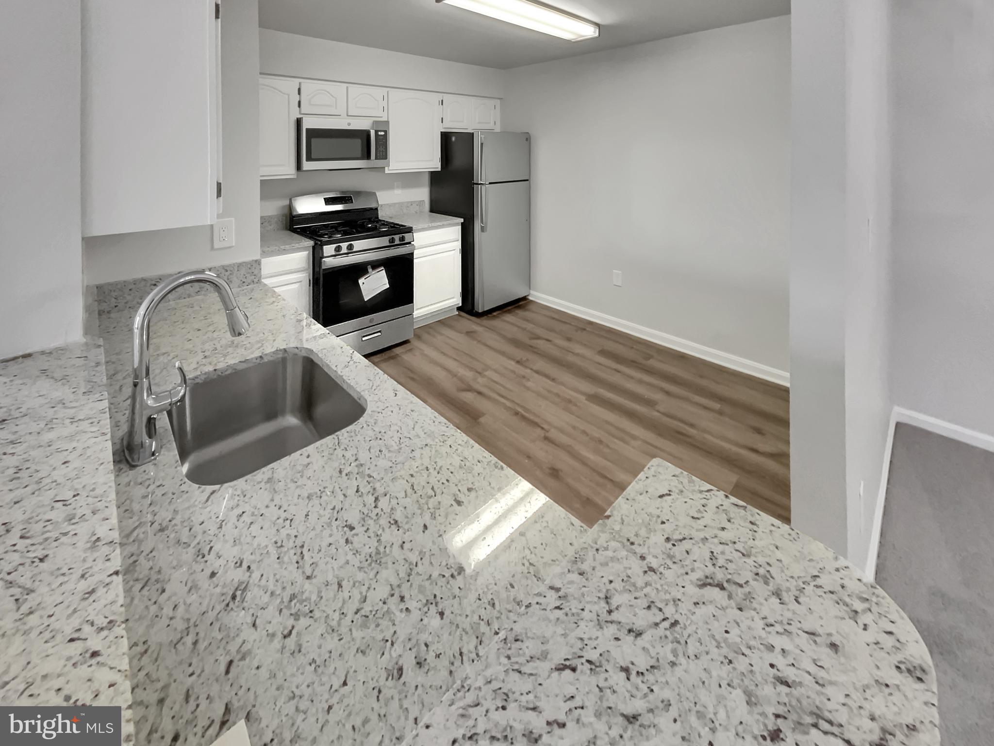 STRATFORD PLACE AT KINGS - Residential