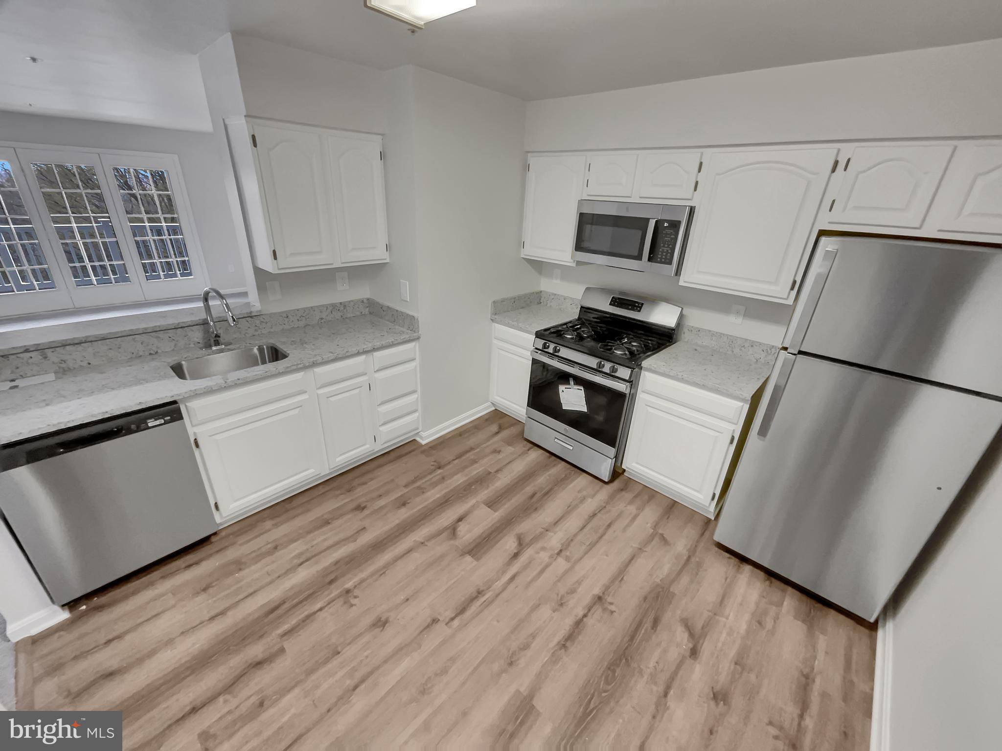 STRATFORD PLACE AT KINGS - Residential