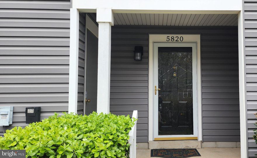 This ground‑level condo offers an open, easy‑flow layout that makes the space feel comfortable and practical for everyday living. Being on the main level adds simple convenience, with no stairs to navigate when coming and going. The community is set in a well‑located area with access to shopping, dining, parks, and major commuter routes, giving you straightforward connections to the places you need to be. It’s a clean, functional space in a setting that supports a smooth day‑to‑day routine.