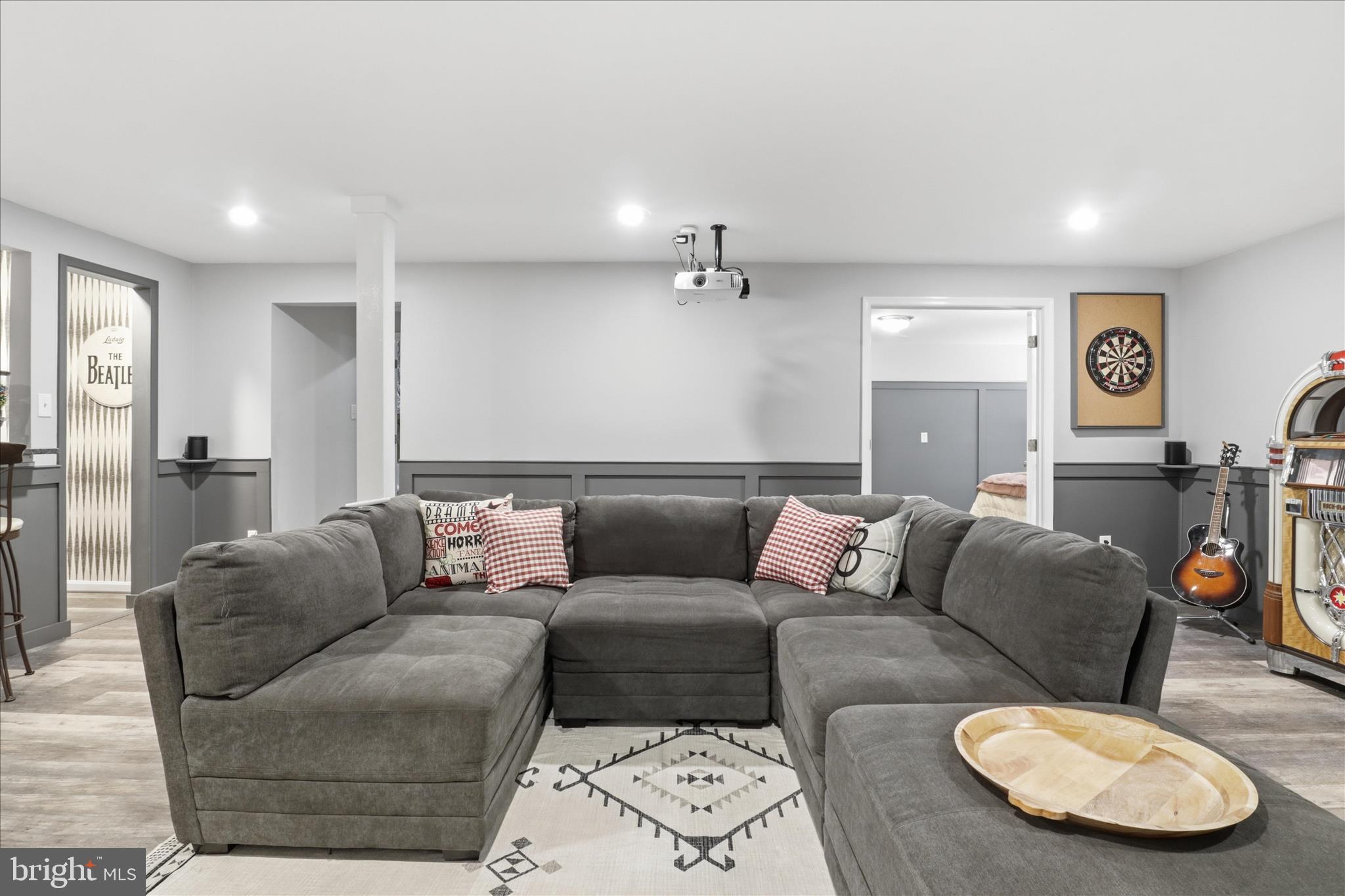 SOUTH RUN OAKS - Residential