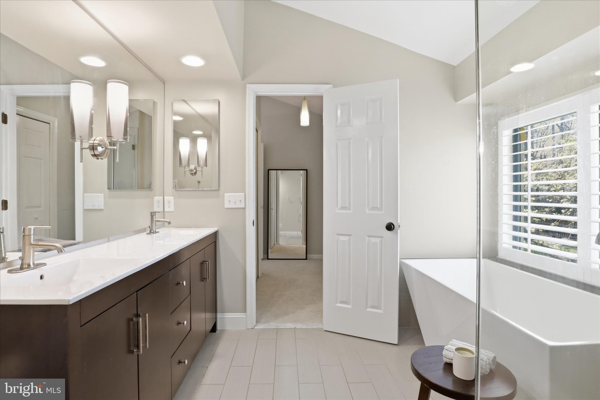 SOUTH RUN OAKS - Residential