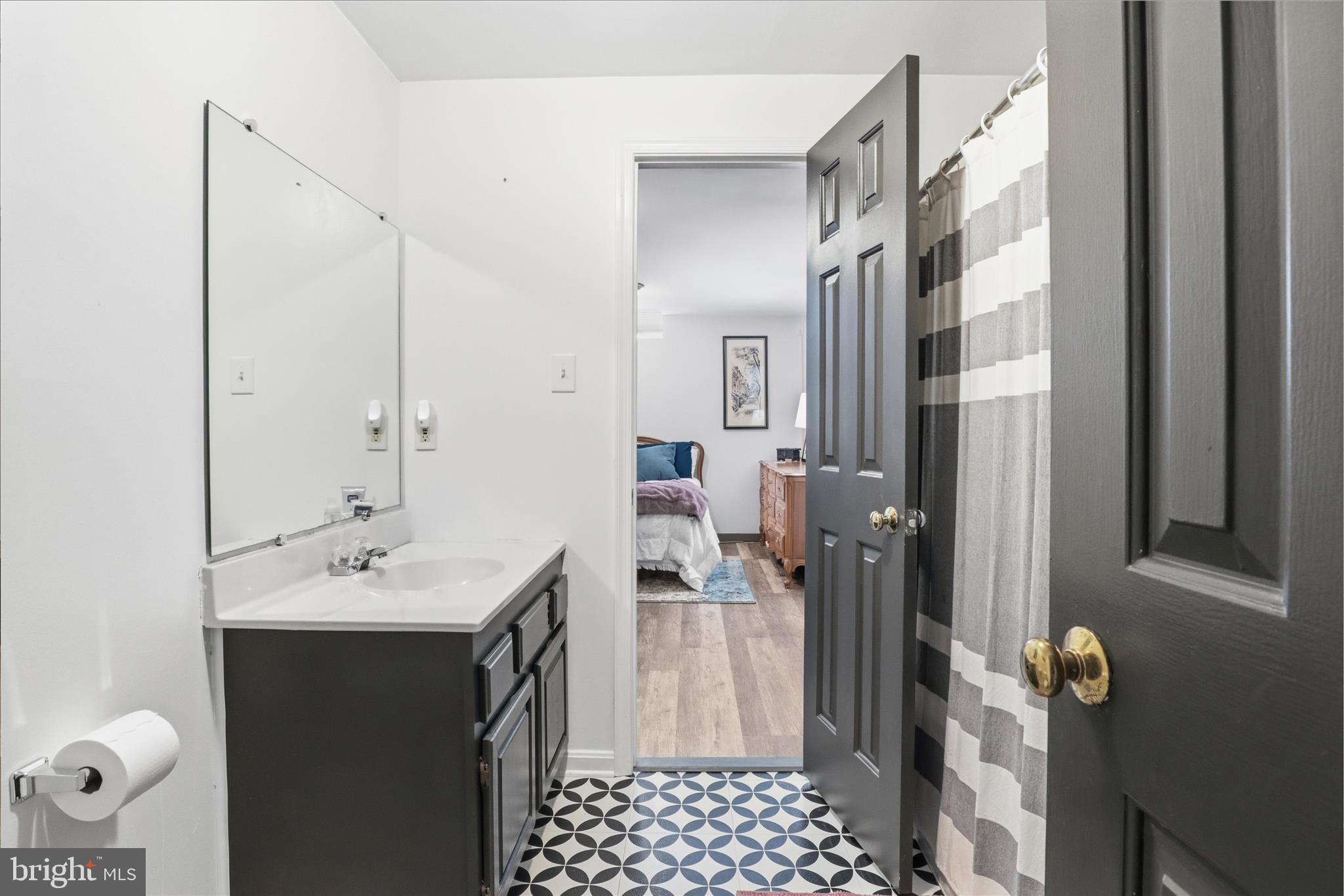 SOUTH RUN OAKS - Residential