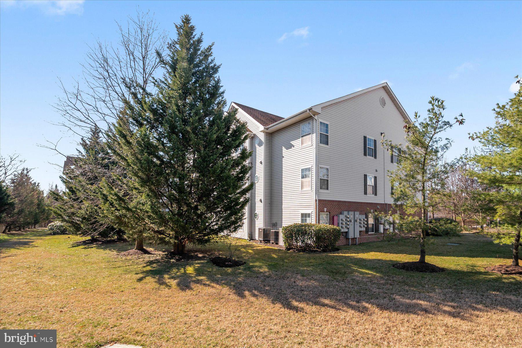 CROMWELL FOUNTAIN - Residential