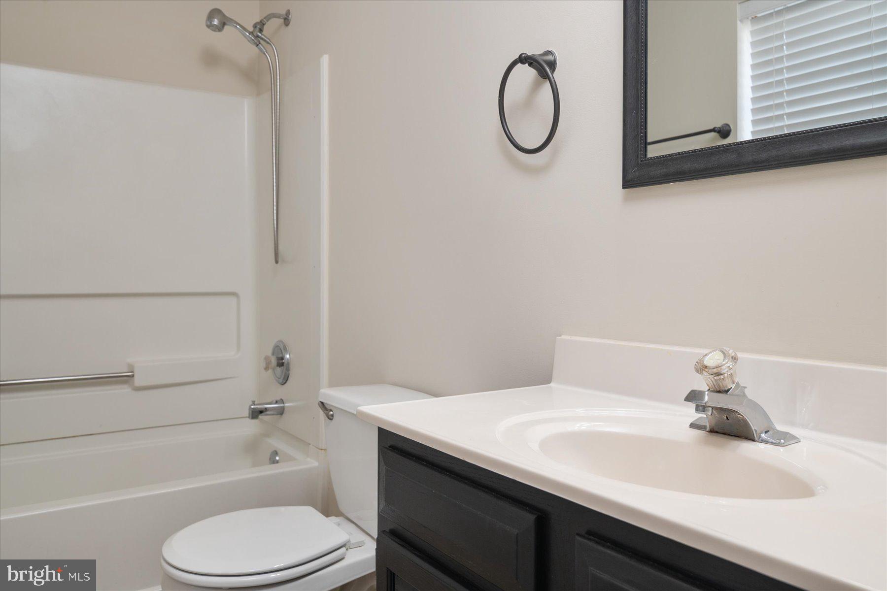 CROMWELL FOUNTAIN - Residential