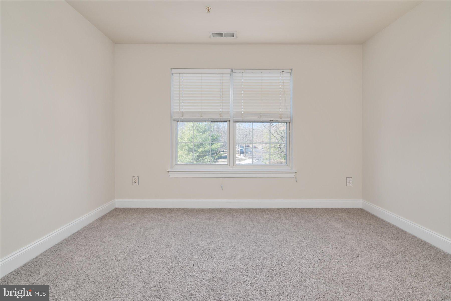 CROMWELL FOUNTAIN - Residential