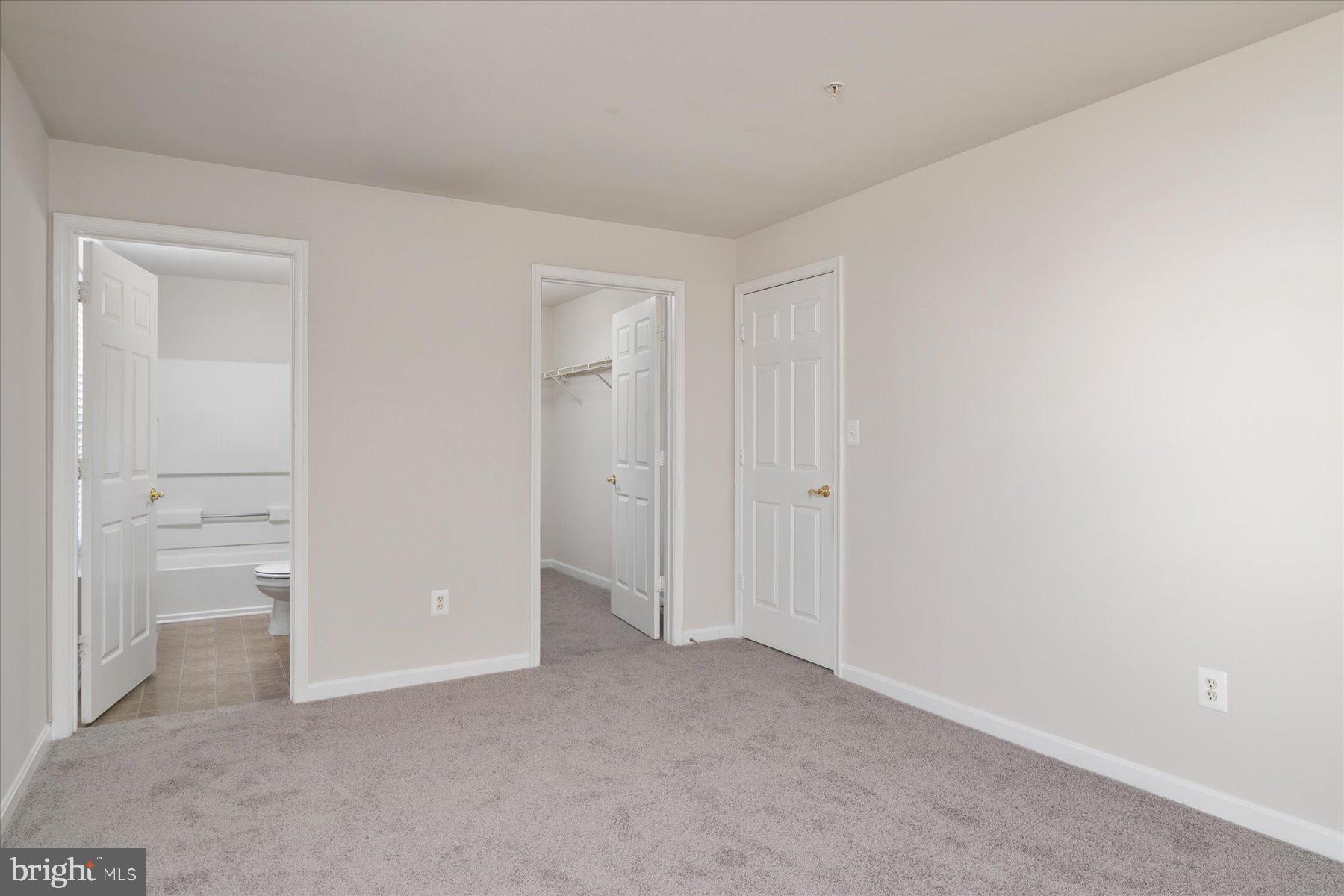 CROMWELL FOUNTAIN - Residential