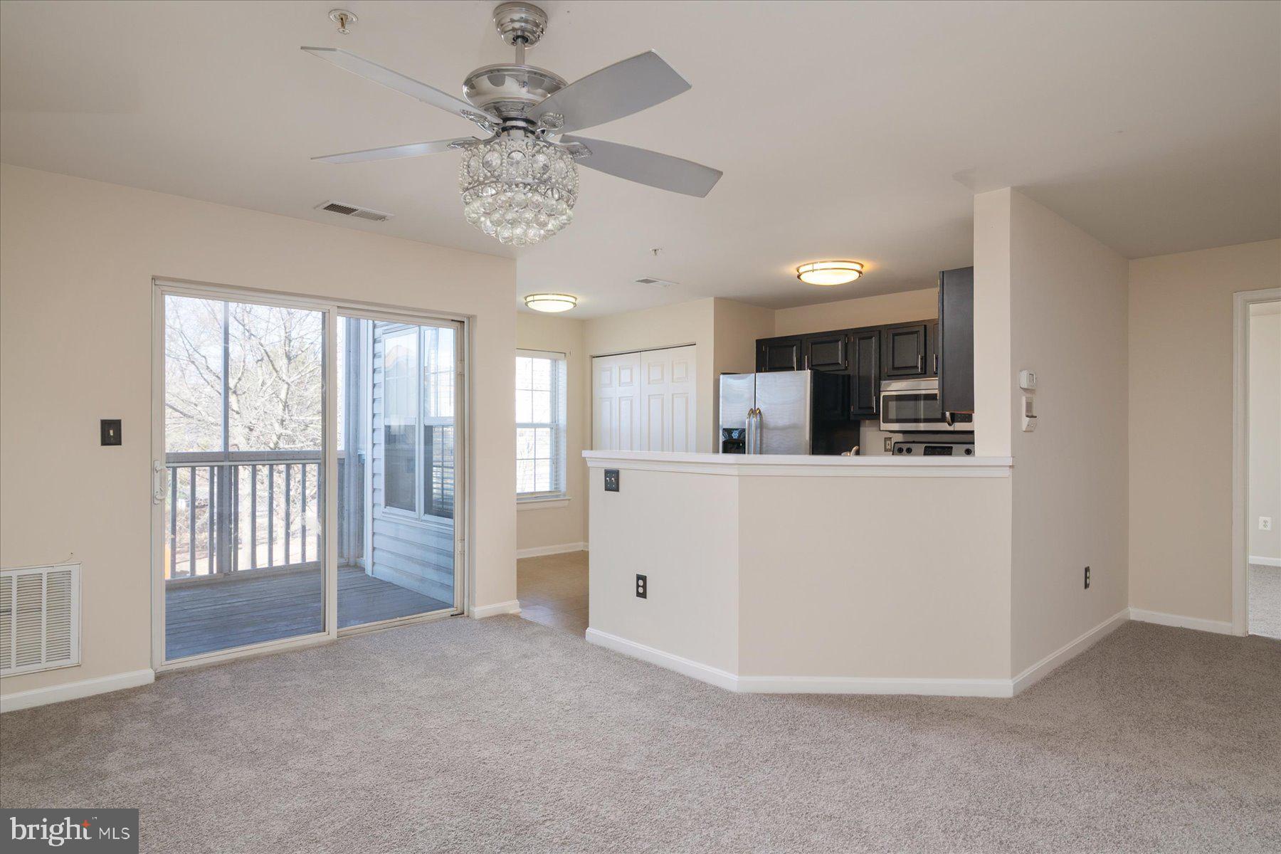 CROMWELL FOUNTAIN - Residential