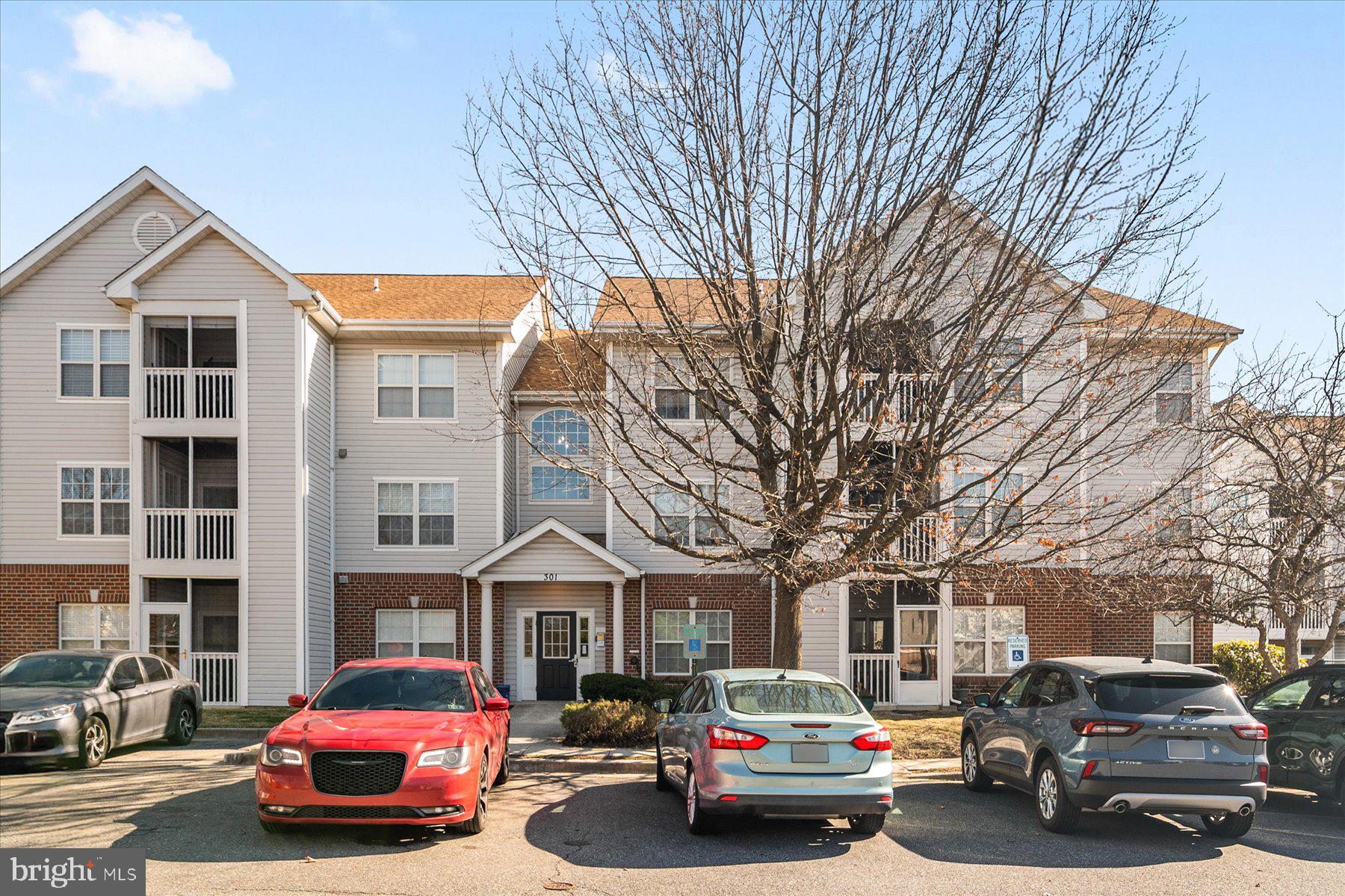CROMWELL FOUNTAIN - Residential