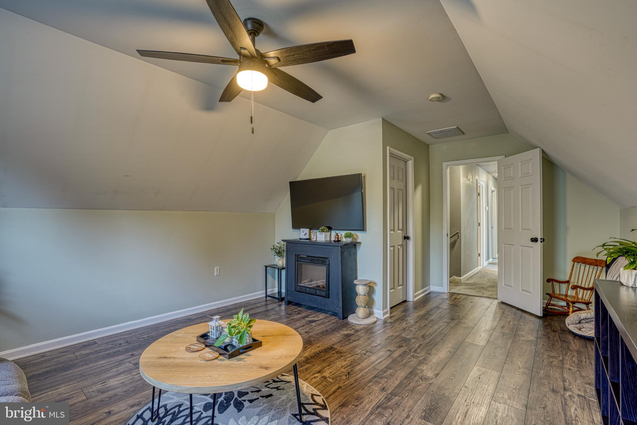 TWO JOHNS - Residential