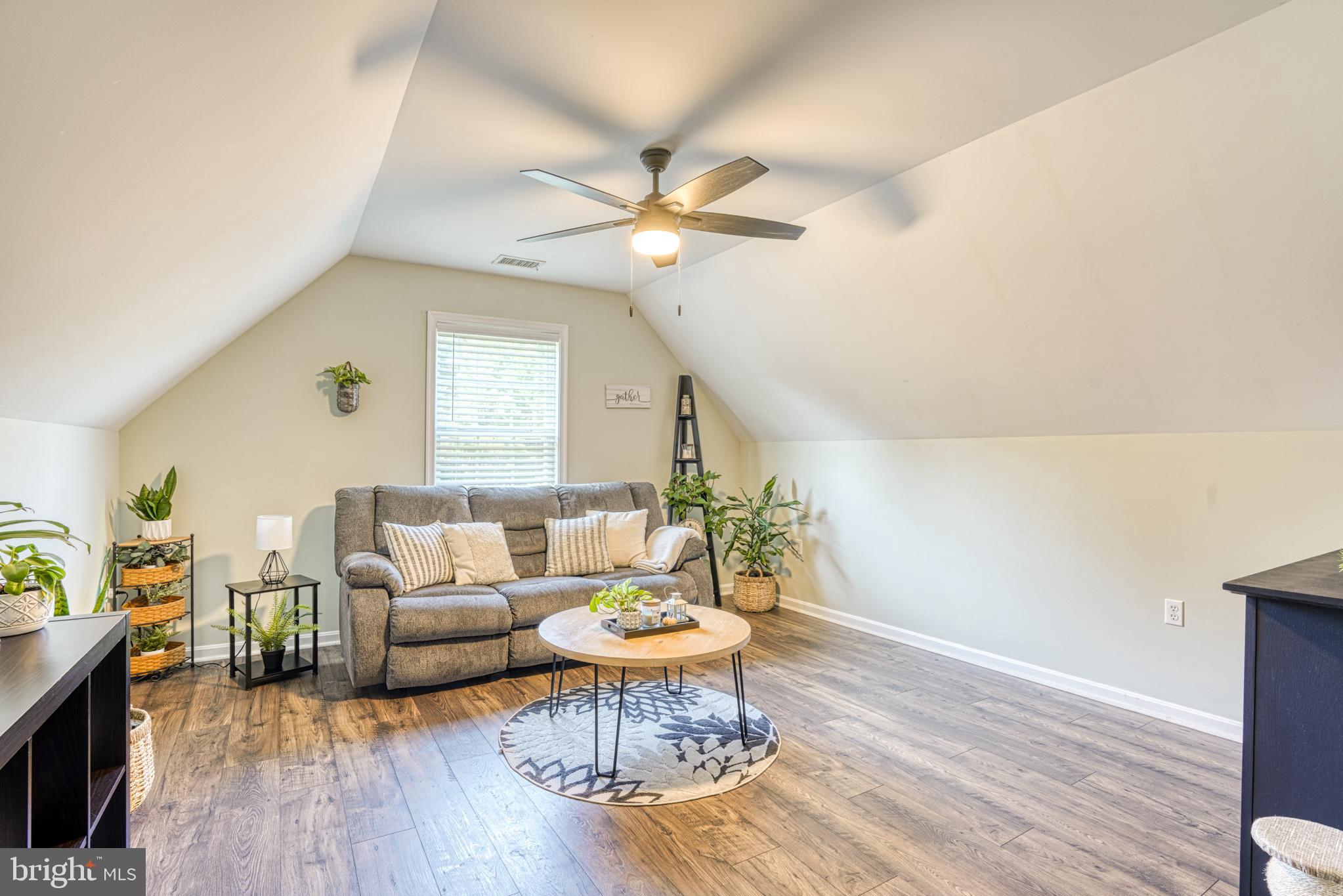 TWO JOHNS - Residential