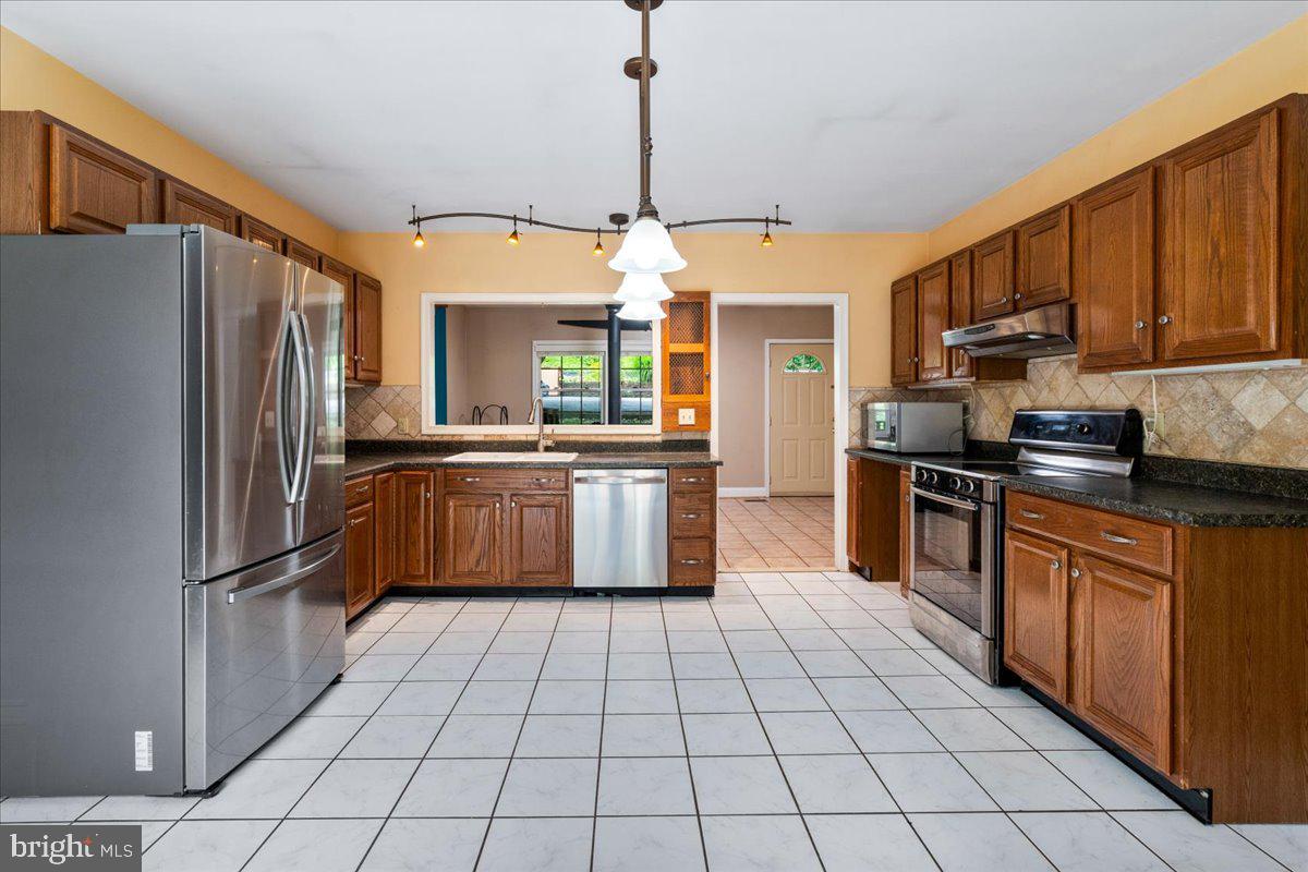 7622 BLACK ROAD