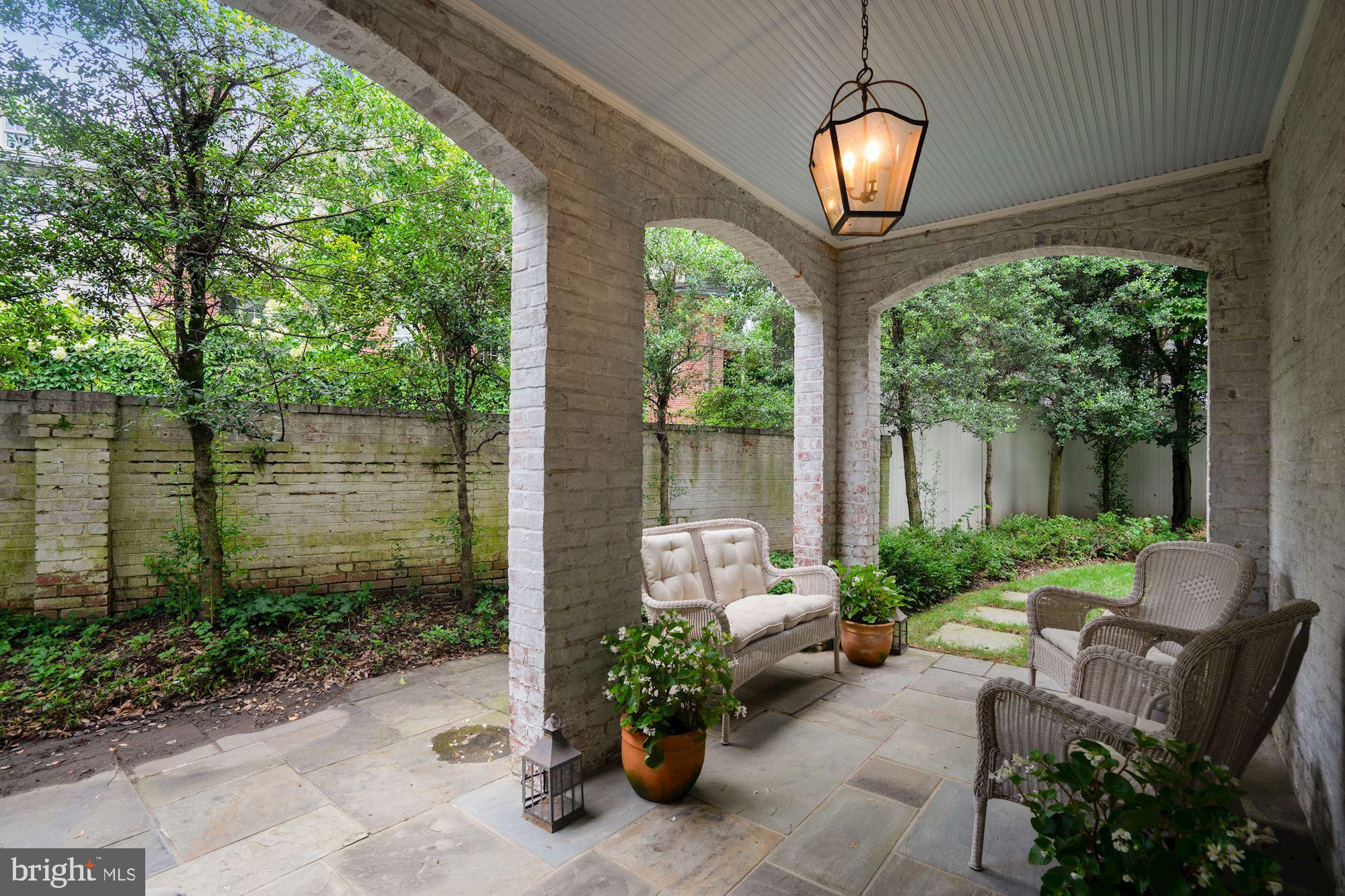 FOXHALL - Residential