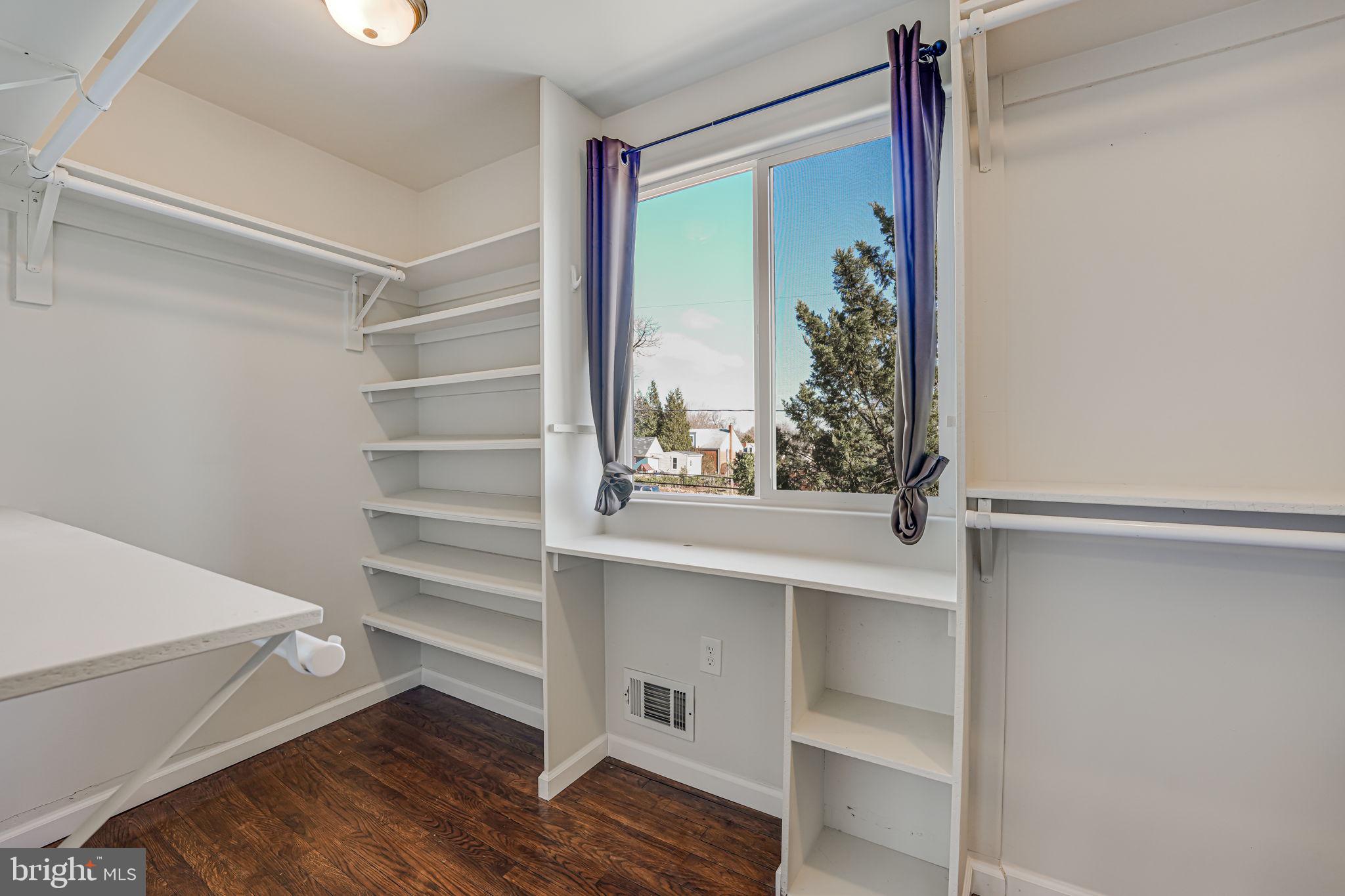 CHESTNUT HILLS - Residential