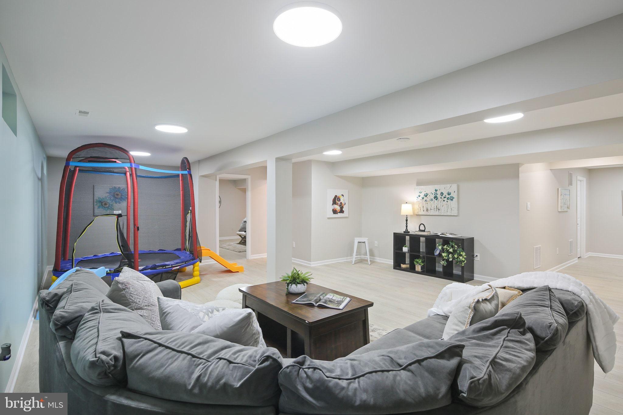 VILLAGE OF RIVER HILL - Residential