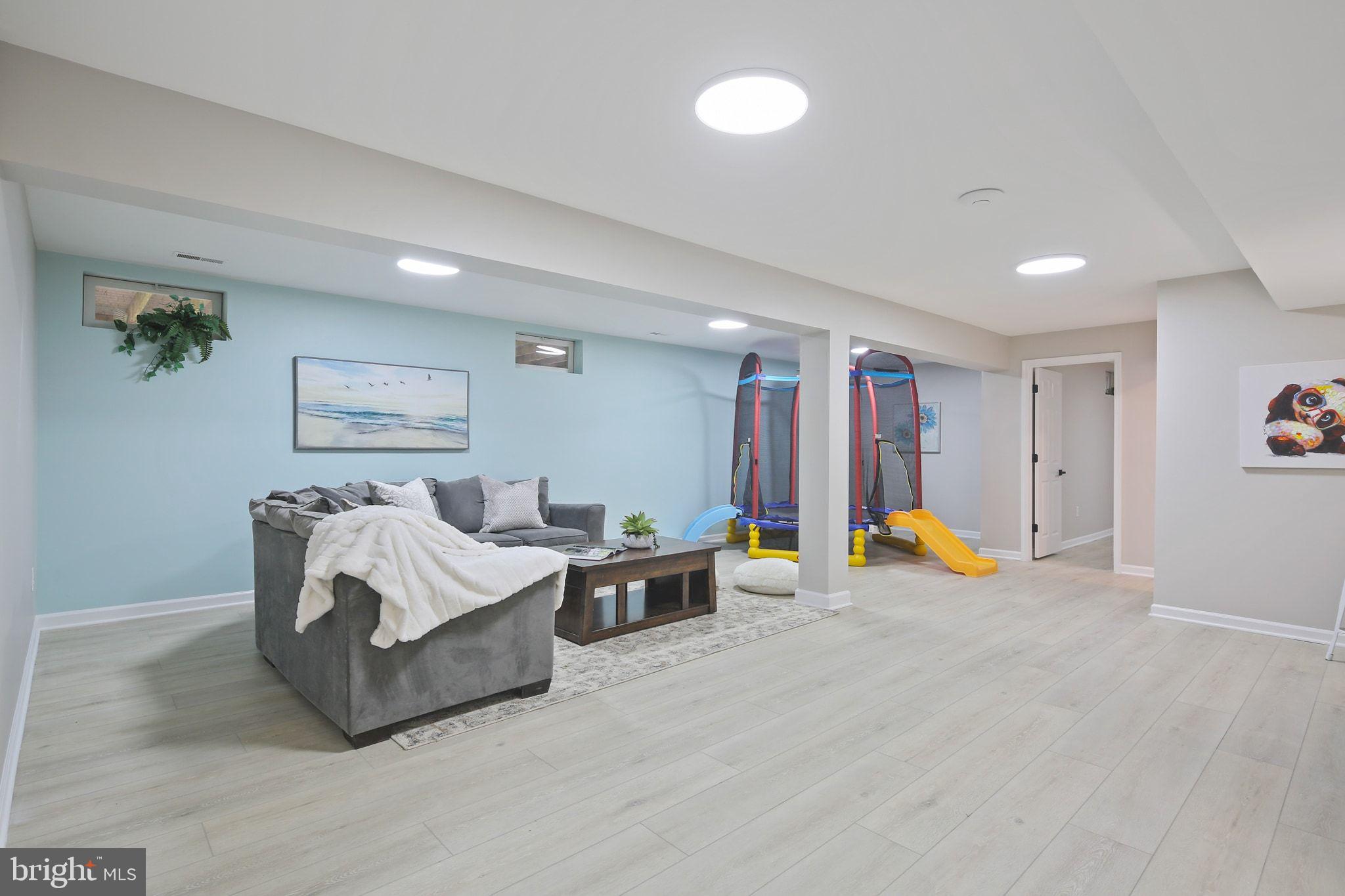 VILLAGE OF RIVER HILL - Residential