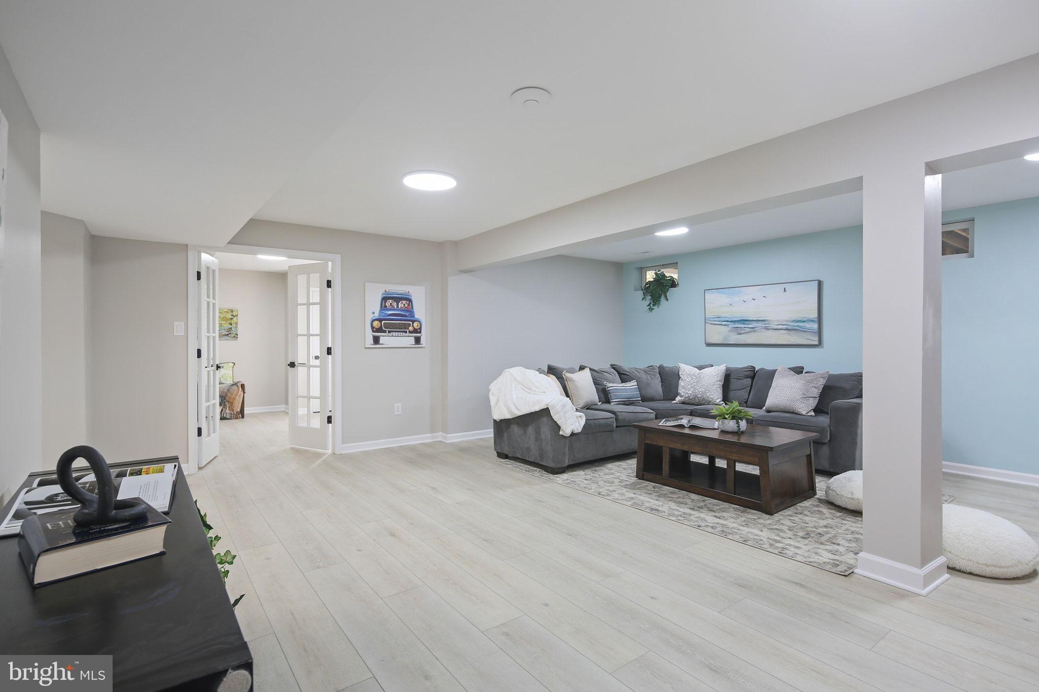 VILLAGE OF RIVER HILL - Residential