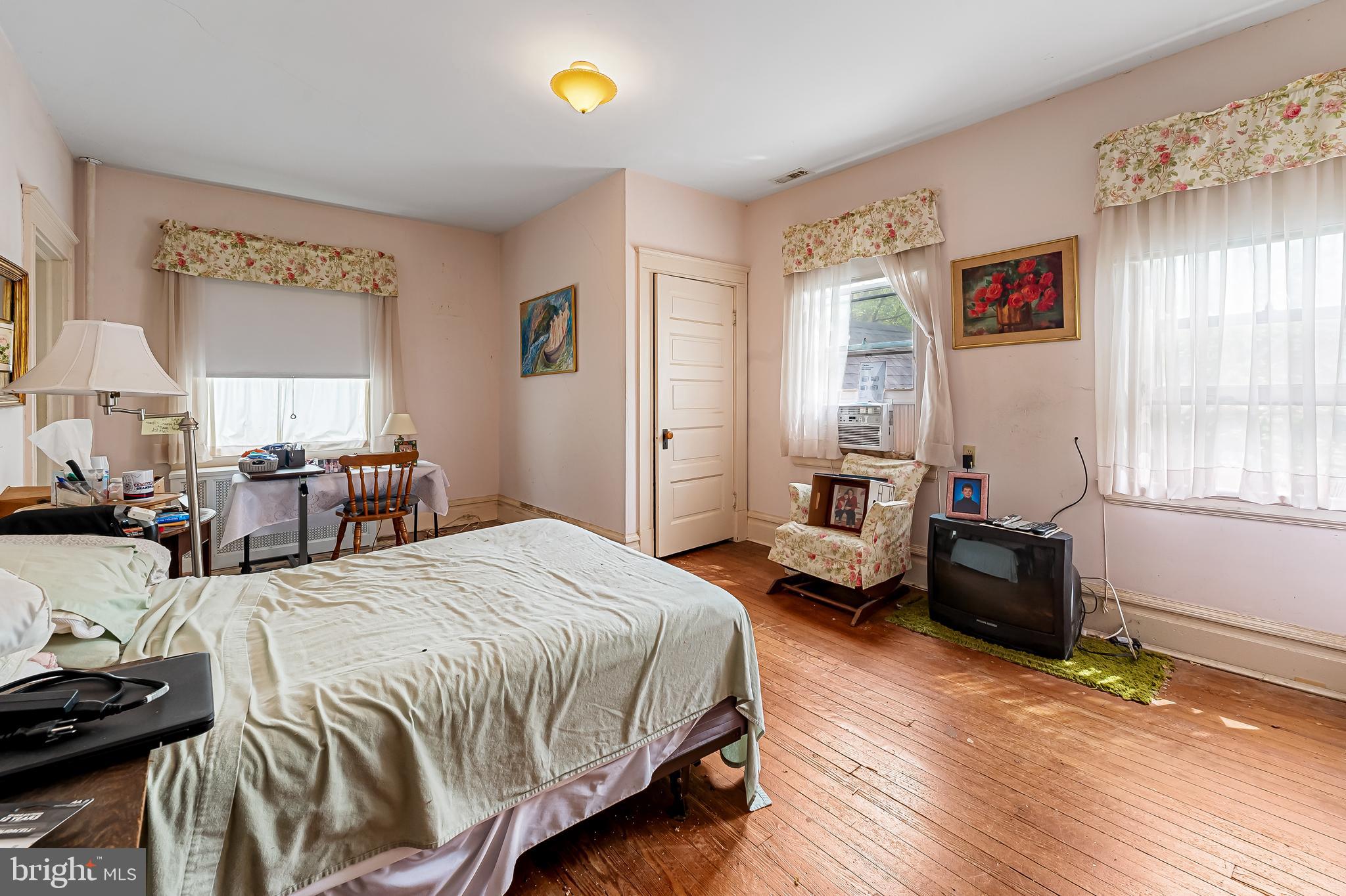 ROLAND PARK - Residential