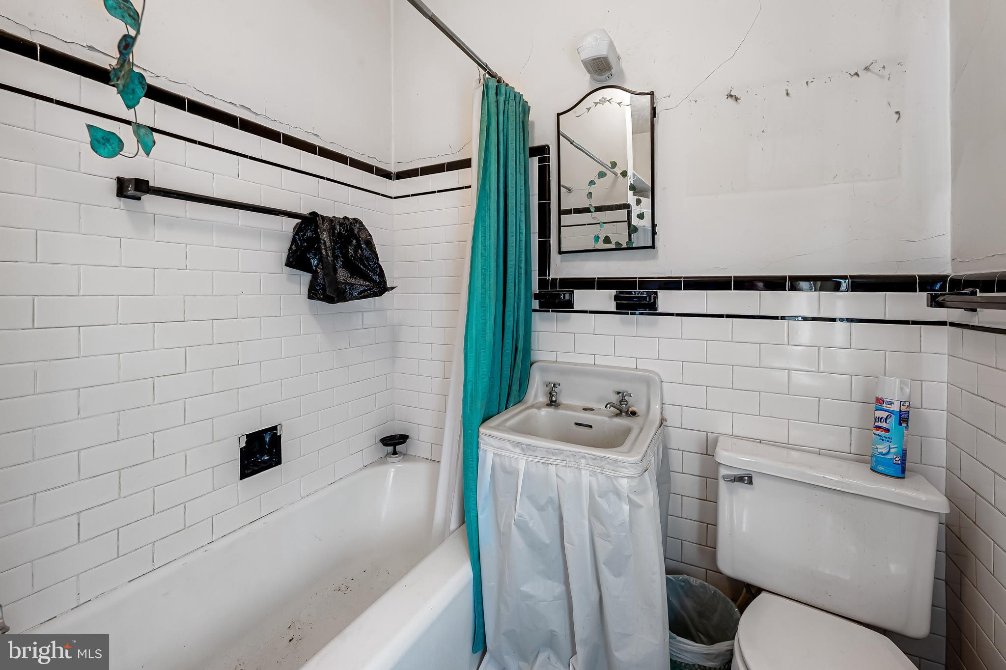 ROLAND PARK - Residential