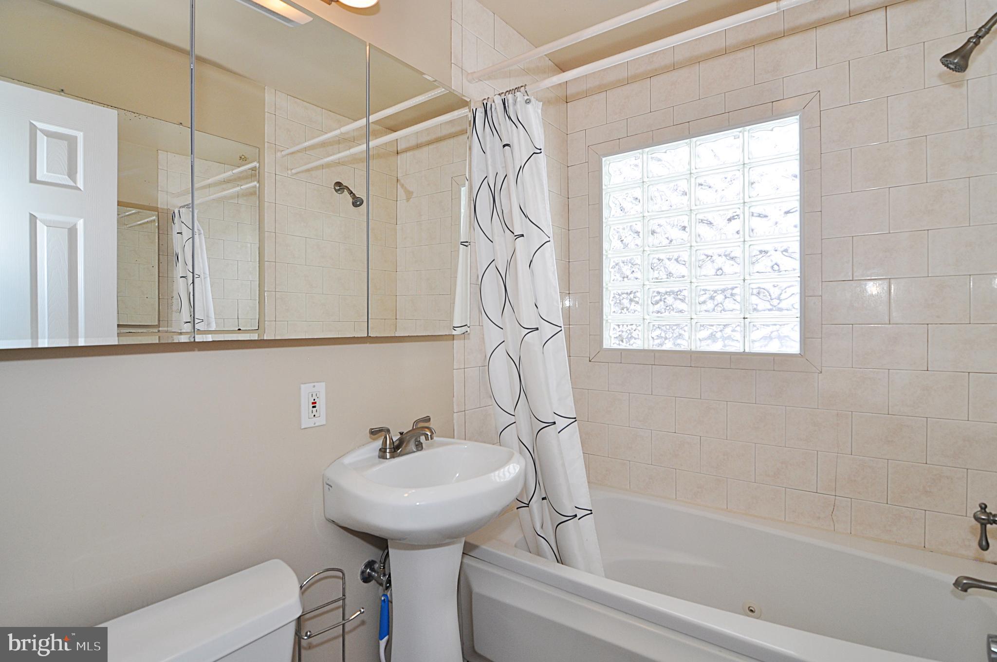 HUNTINGTON - Residential Lease