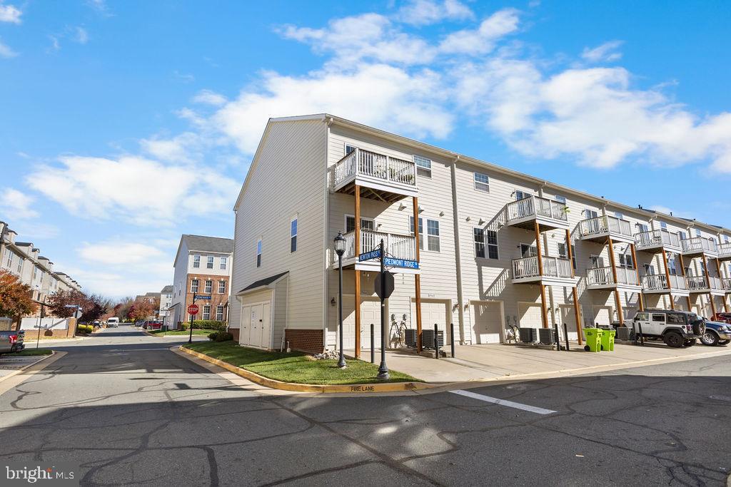 LINDEN ROW CONDOMINIUM - Residential Lease