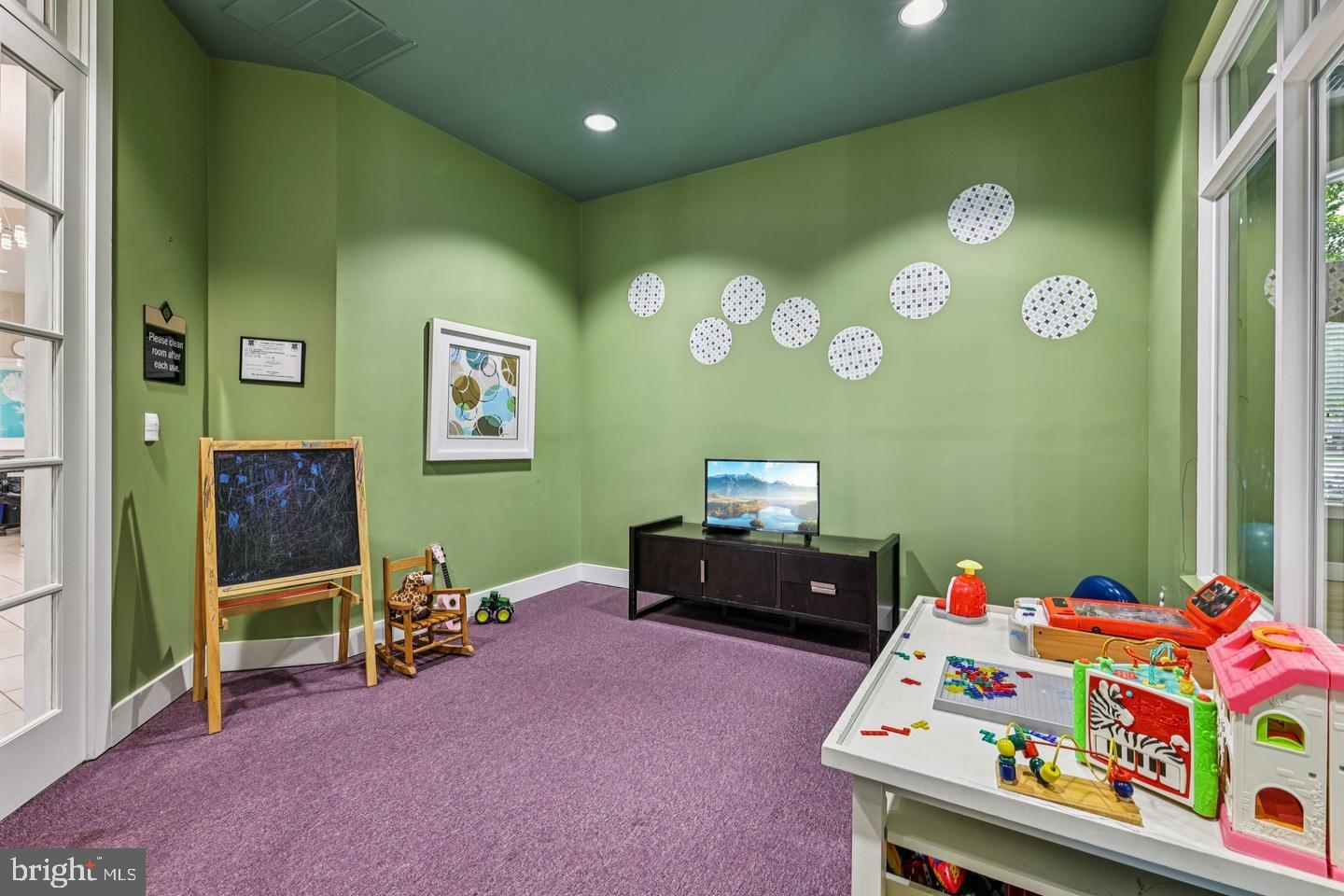 LINDEN ROW CONDOMINIUM - Residential Lease