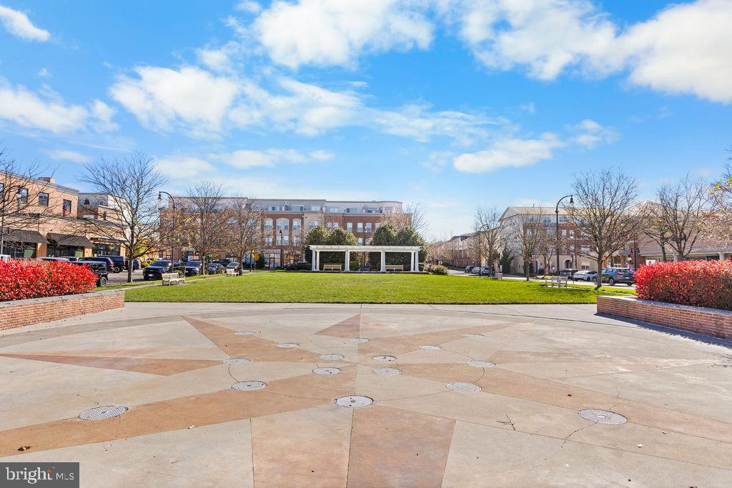 LINDEN ROW CONDOMINIUM - Residential Lease