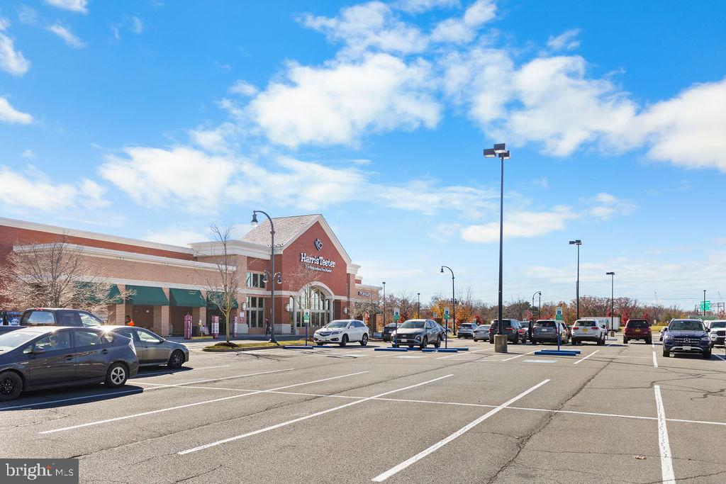 LINDEN ROW CONDOMINIUM - Residential Lease