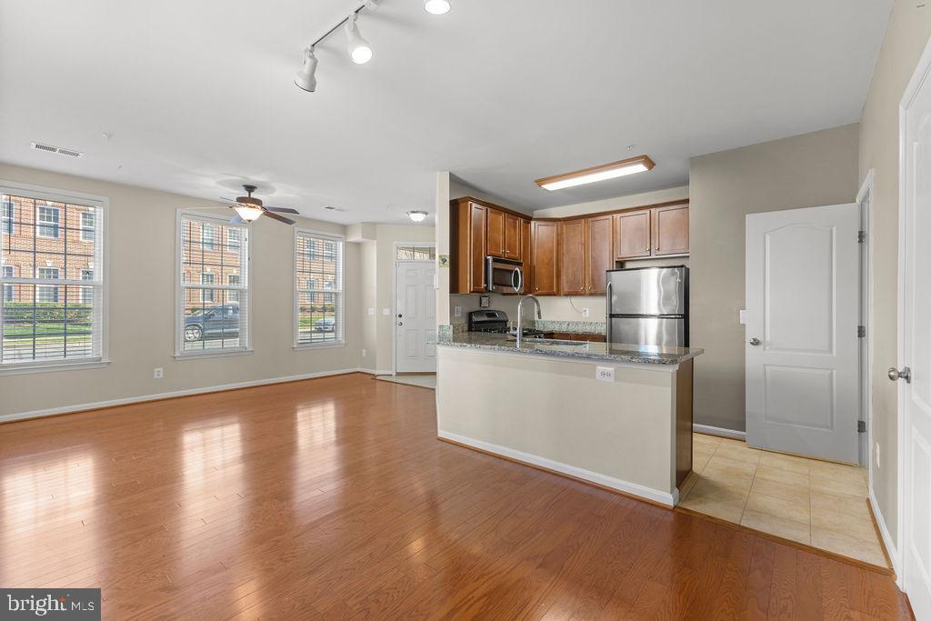 LINDEN ROW CONDOMINIUM - Residential Lease