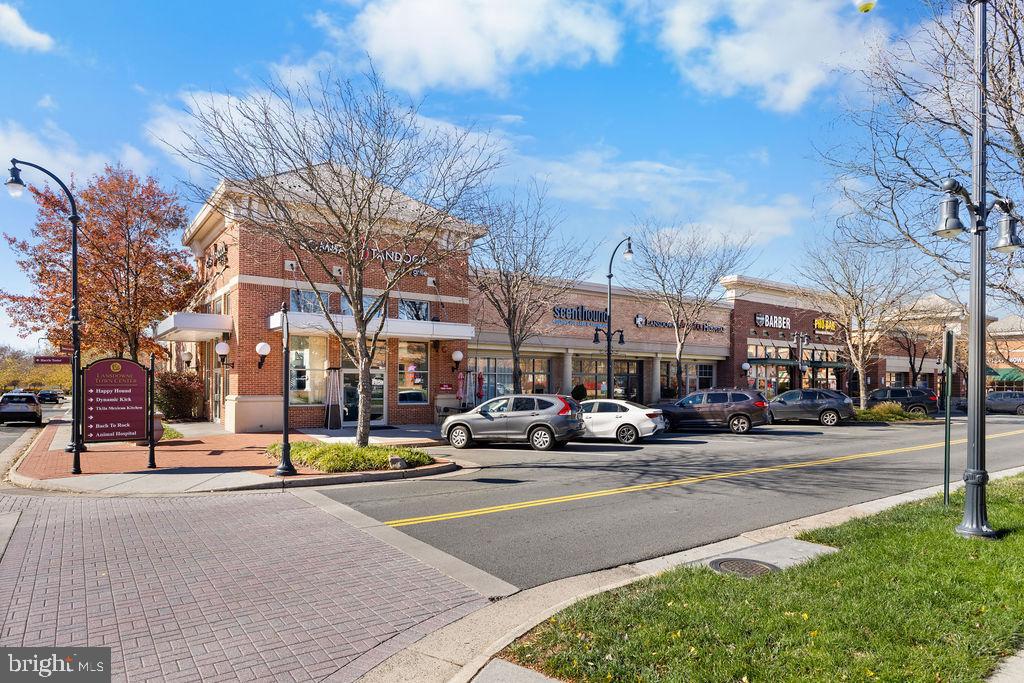 LINDEN ROW CONDOMINIUM - Residential Lease