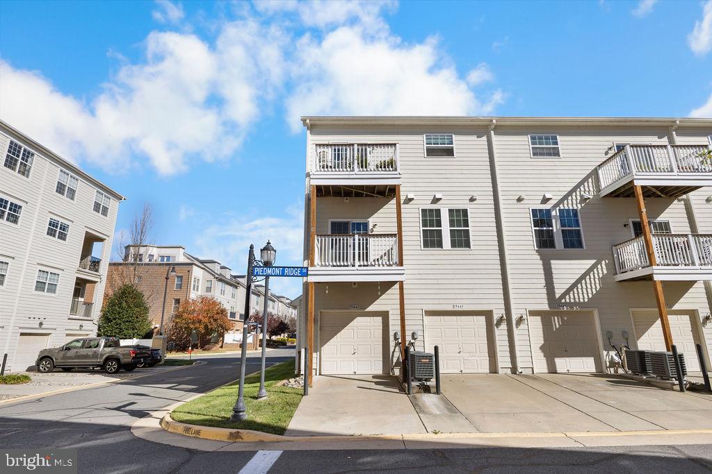 LINDEN ROW CONDOMINIUM - Residential Lease