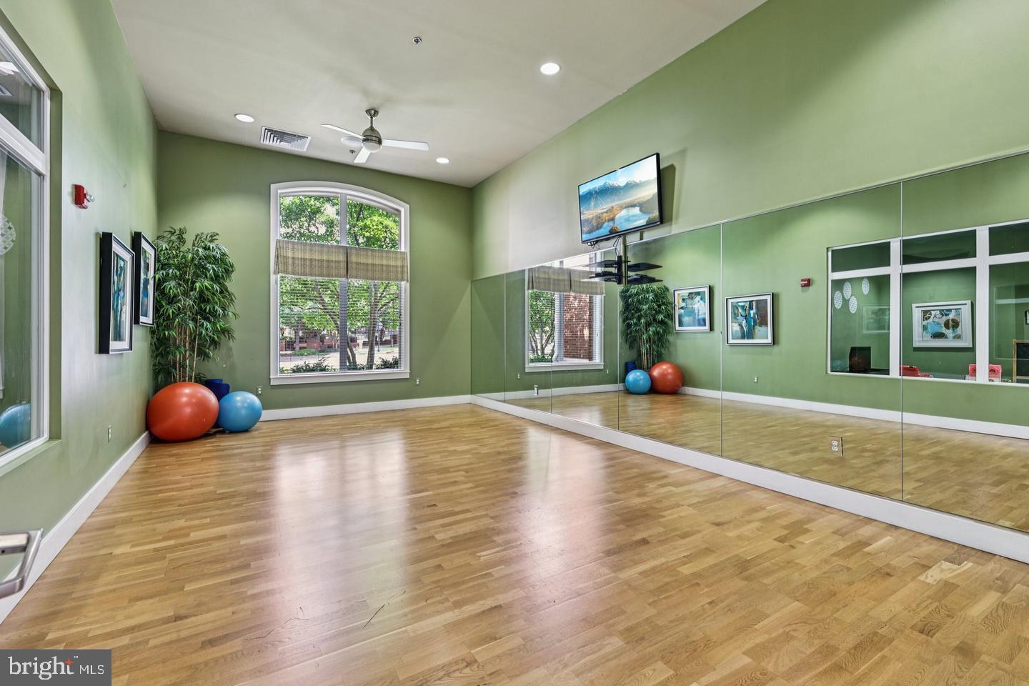 LINDEN ROW CONDOMINIUM - Residential Lease