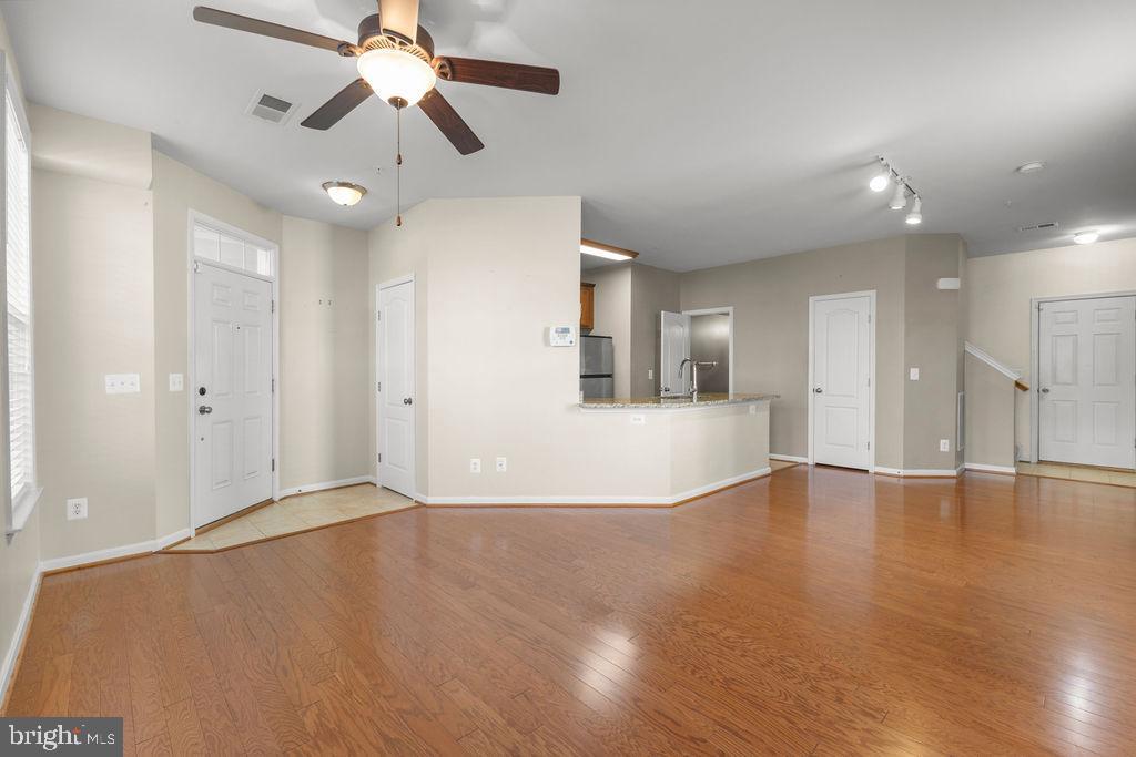 LINDEN ROW CONDOMINIUM - Residential Lease