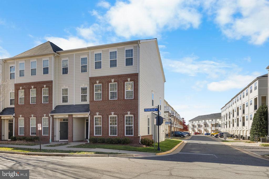 LINDEN ROW CONDOMINIUM - Residential Lease