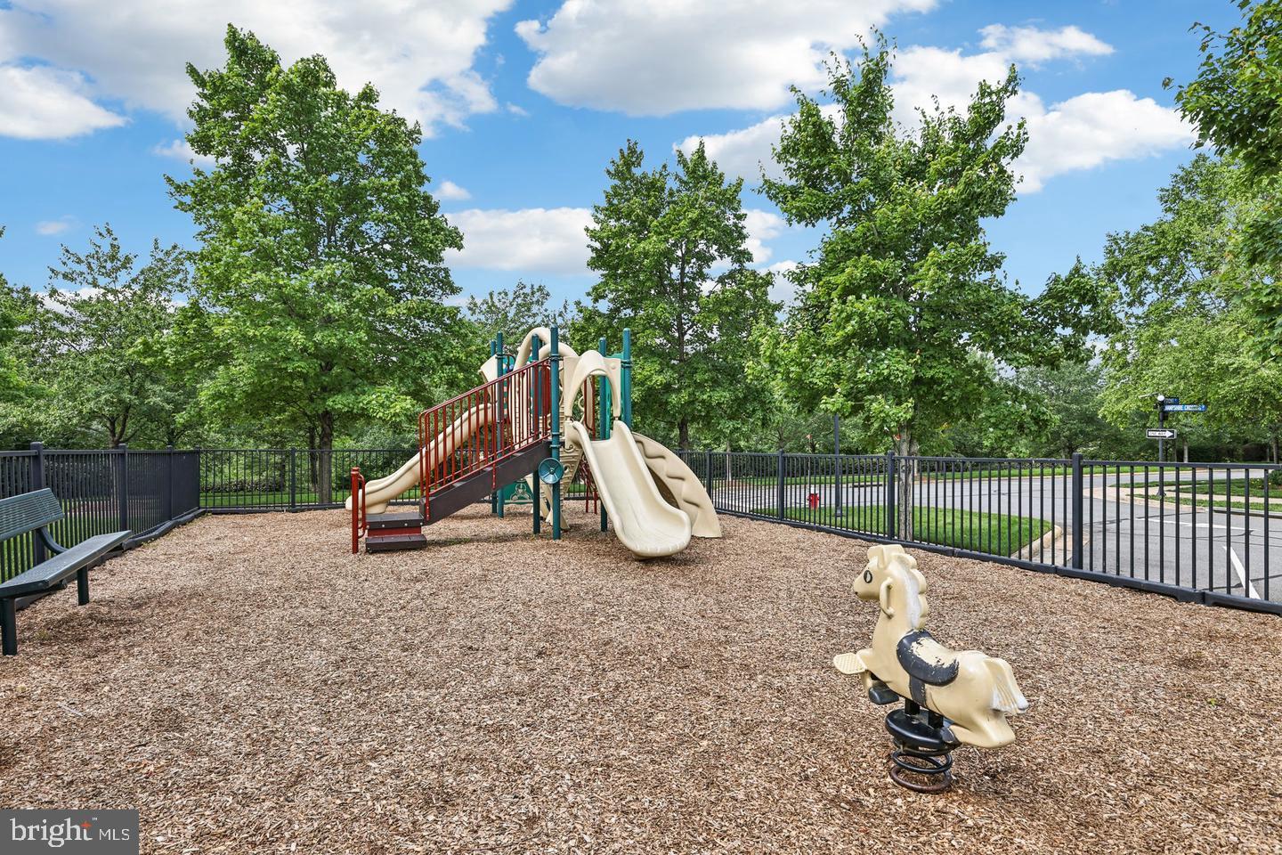 LINDEN ROW CONDOMINIUM - Residential Lease