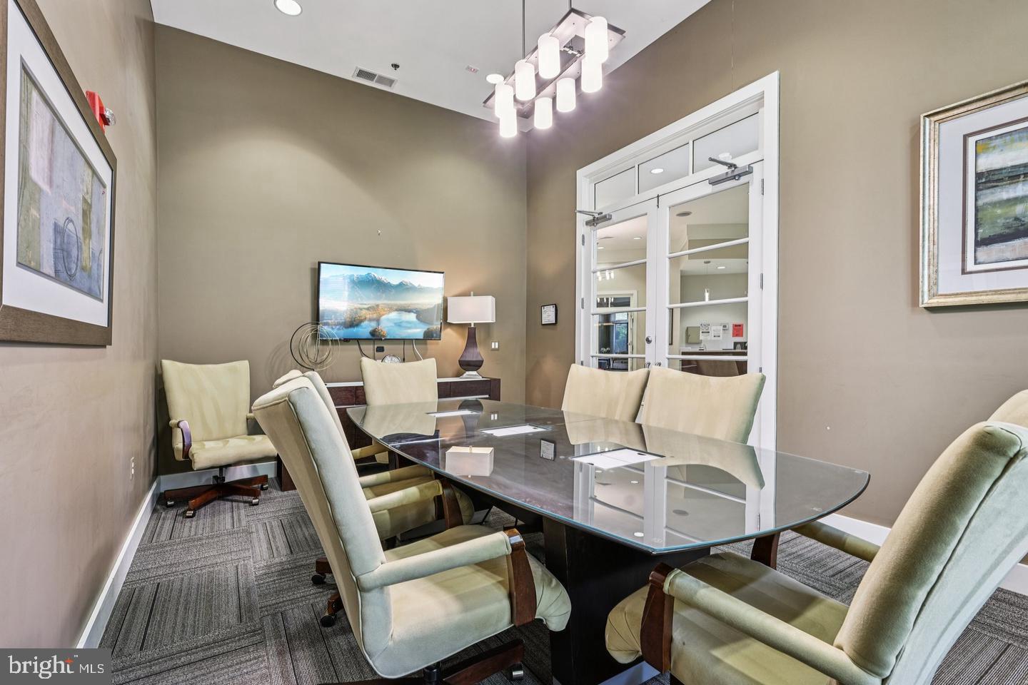 LINDEN ROW CONDOMINIUM - Residential Lease