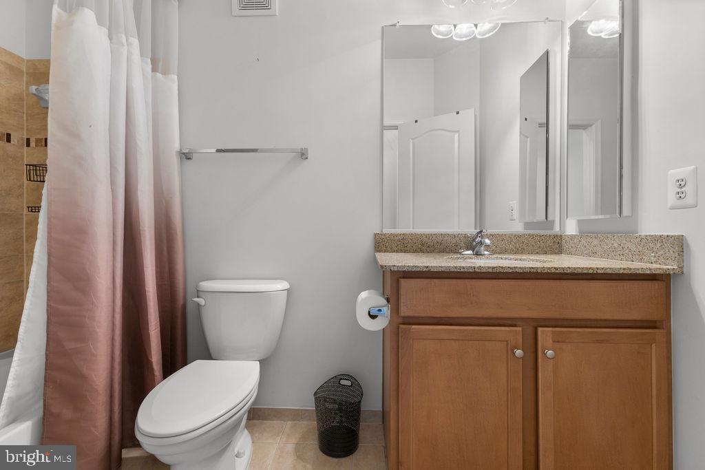 LINDEN ROW CONDOMINIUM - Residential Lease