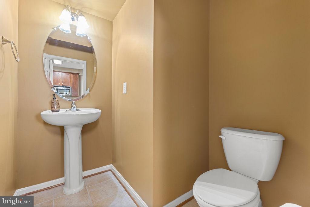 LINDEN ROW CONDOMINIUM - Residential Lease