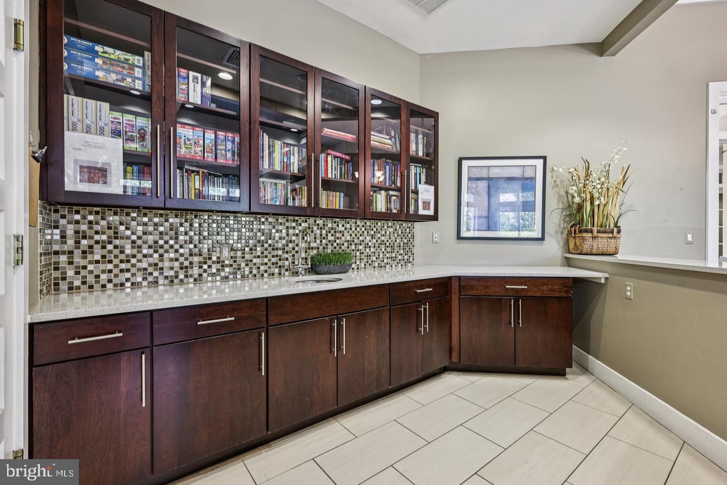 LINDEN ROW CONDOMINIUM - Residential Lease