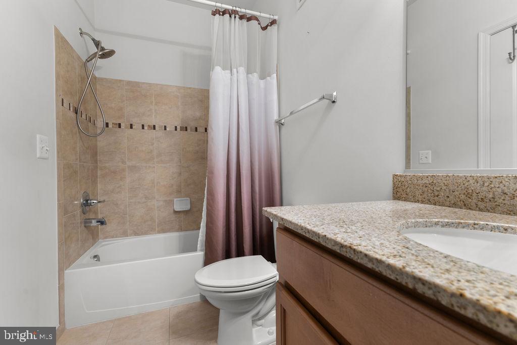 LINDEN ROW CONDOMINIUM - Residential Lease