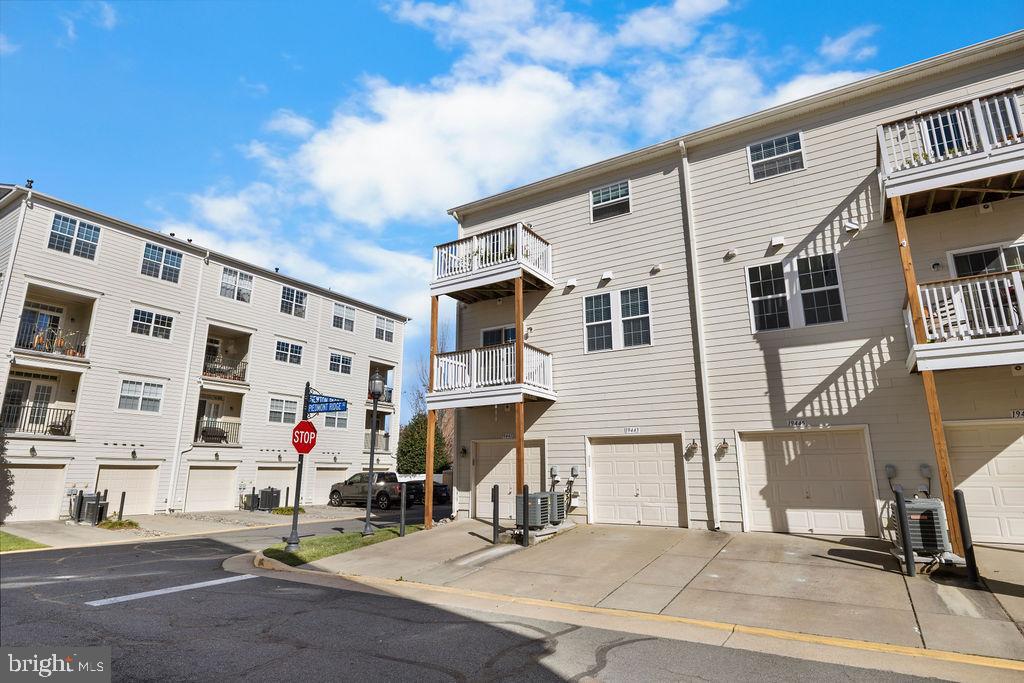 LINDEN ROW CONDOMINIUM - Residential Lease