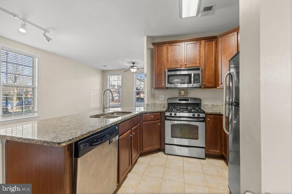 LINDEN ROW CONDOMINIUM - Residential Lease