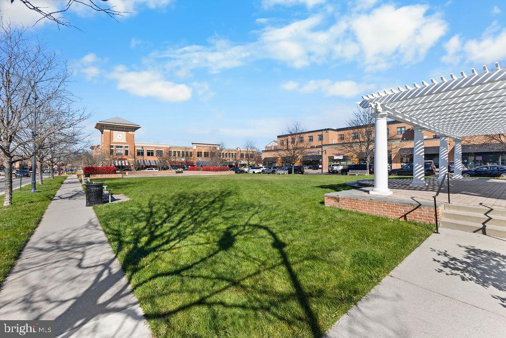 LINDEN ROW CONDOMINIUM - Residential Lease