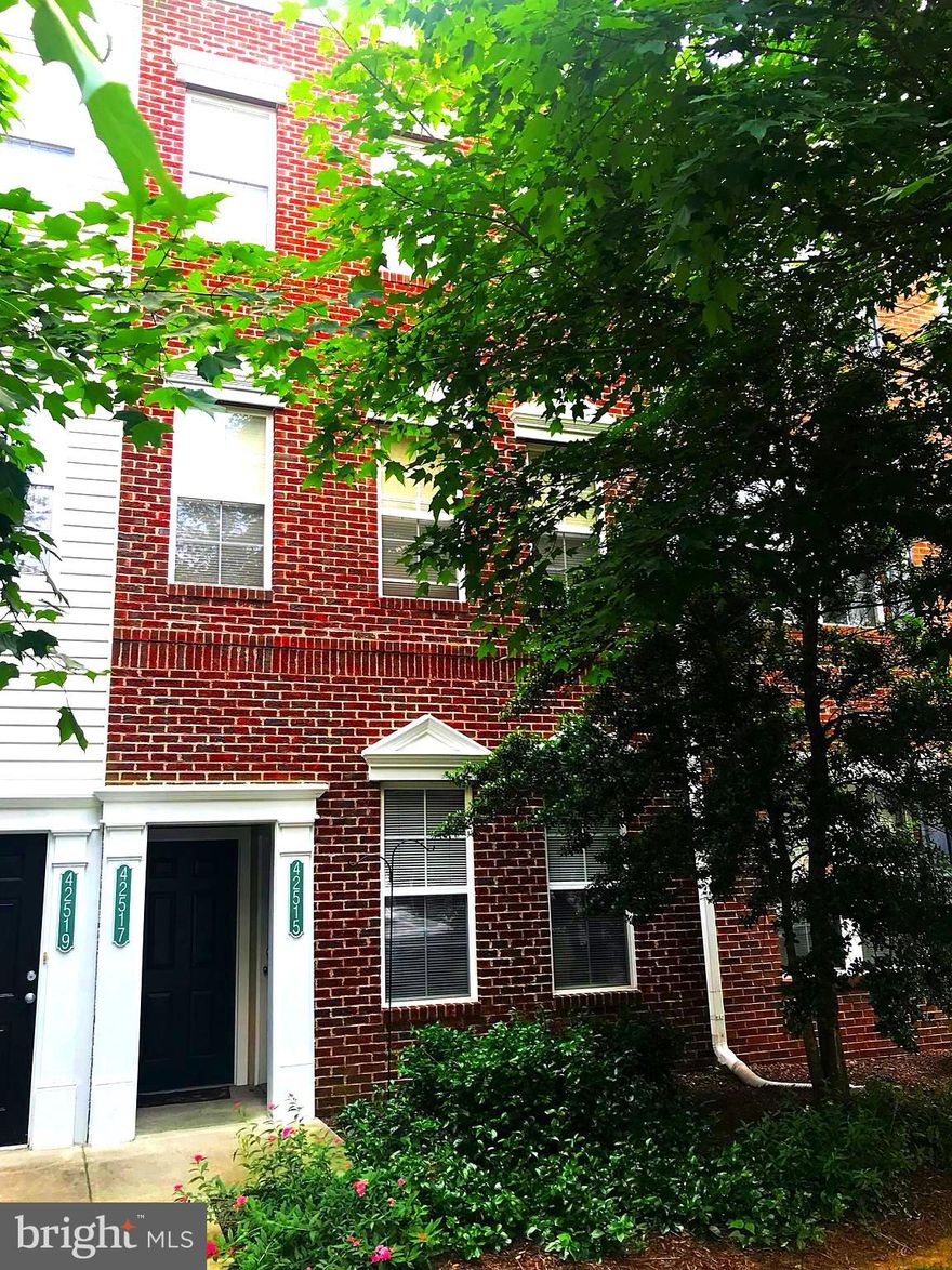 Lovely 1 bed/1 bath condominium in Summerfield of Brambleton. Ground level unit features front and rear entrances. Conveniently located within walking distance to Brambleton Town Center with shops, movies, dining, and more. Close to commuter Park & Ride. Within a few minutes to Toll Road and Dulles Airport. Unit includes washer/dryer, wireless internet access, and Verizon FIOS cable TV (Tenant responsible for rented cable box). Enjoy full access to community pool and gym. Pets on a case-by-case basis with pet deposit. Tenant responsible for water, sewer, gas, electric, and $75 repair deductible for any appliance repairs. ***AVAILABLE AUGUST 3rd ***