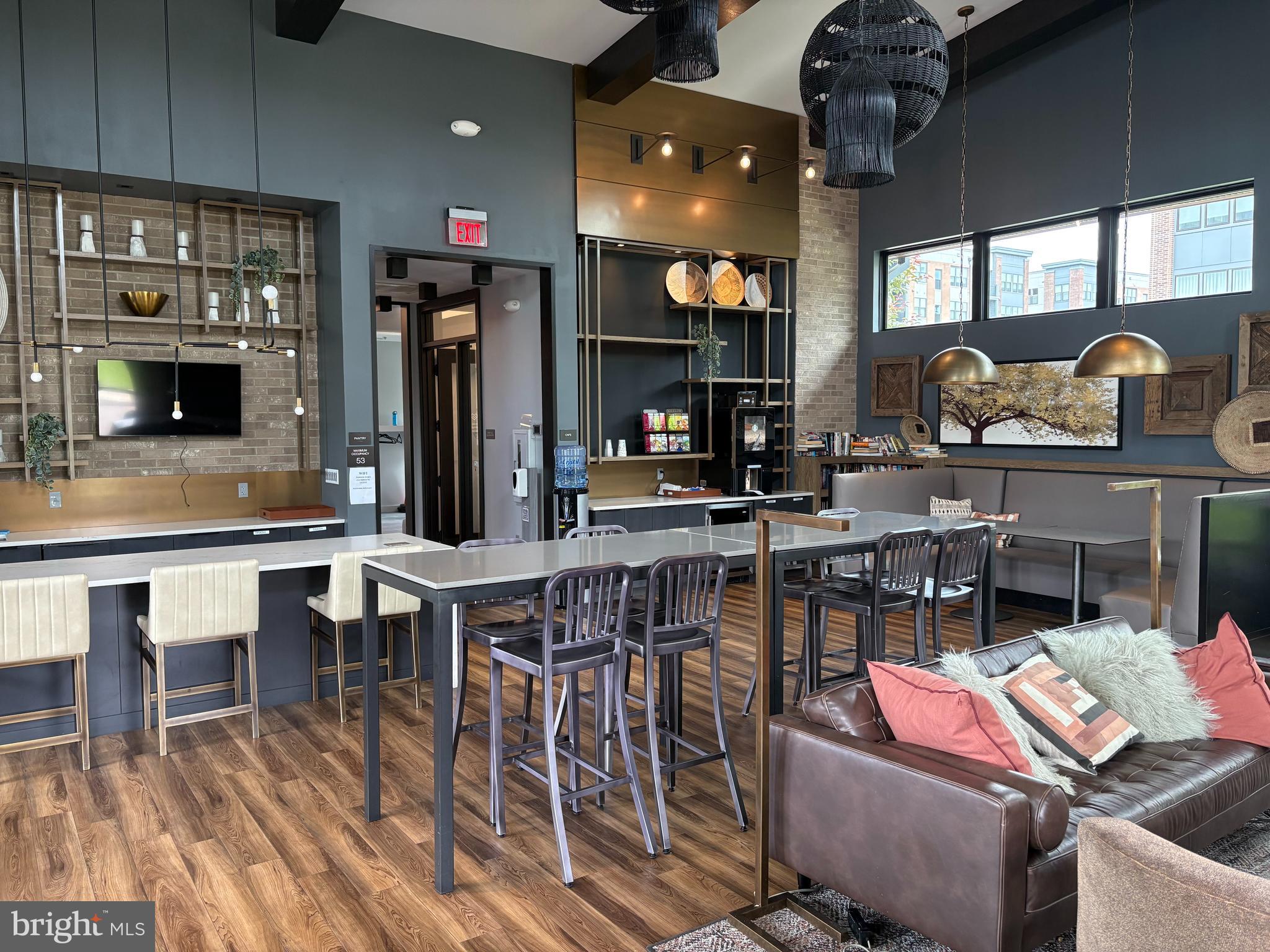 TOWER OAKS - Residential