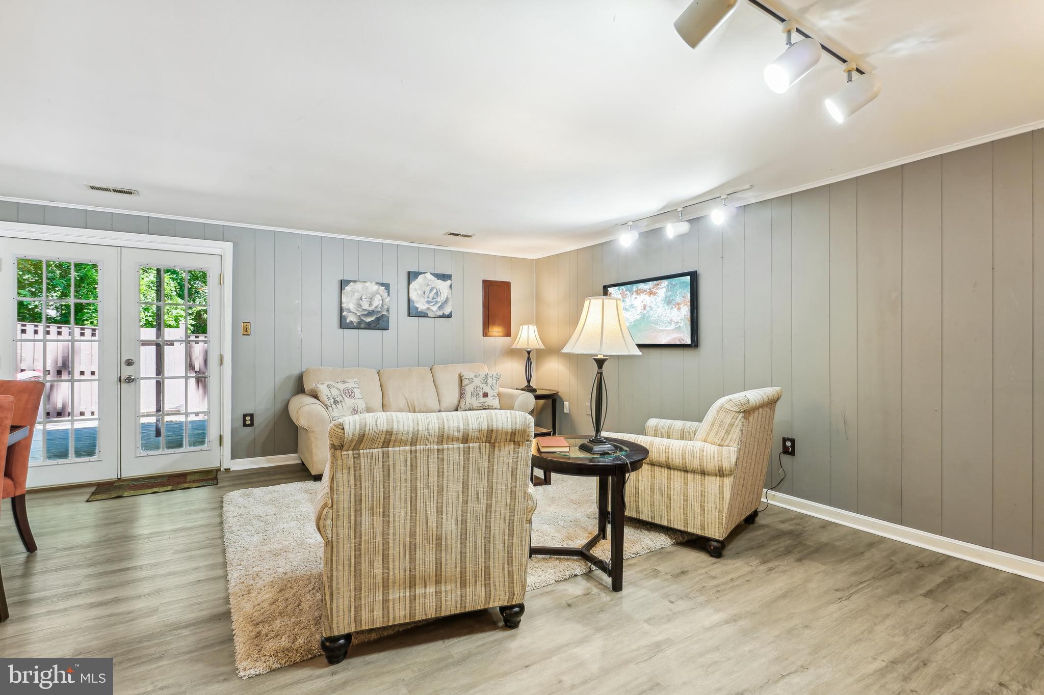 RUNNYMEADE - Residential