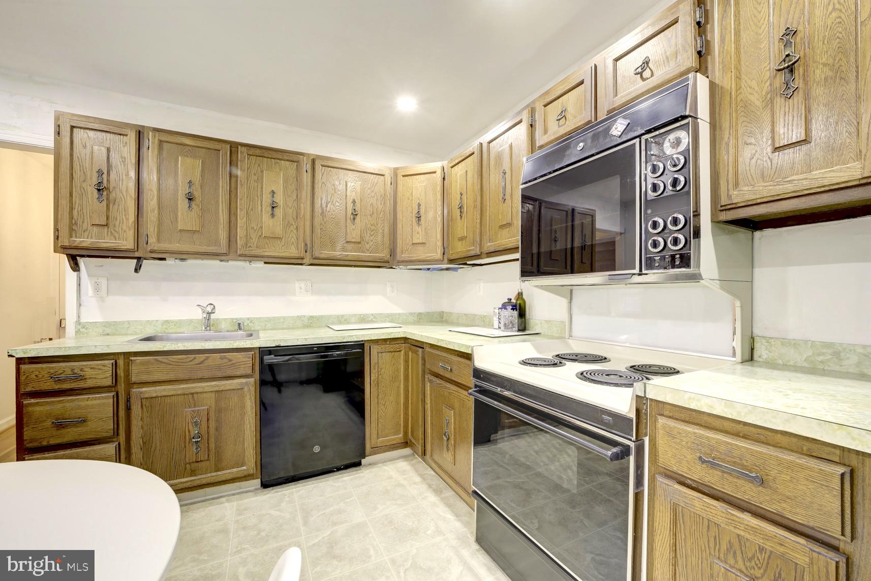 VEIRS MILL VILLAGE - Residential