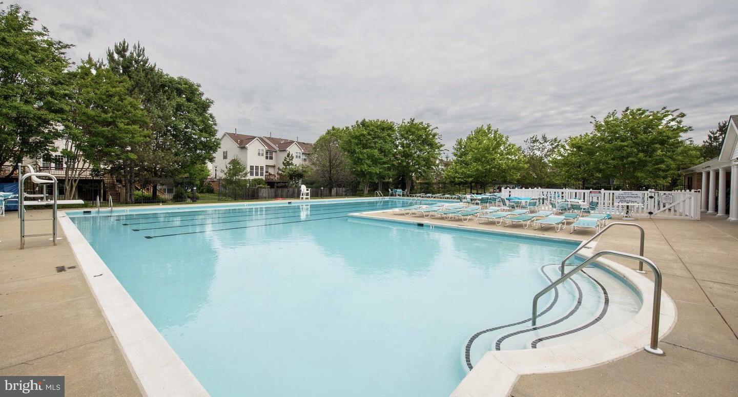 SOUTH RIVER COLONY - Residential