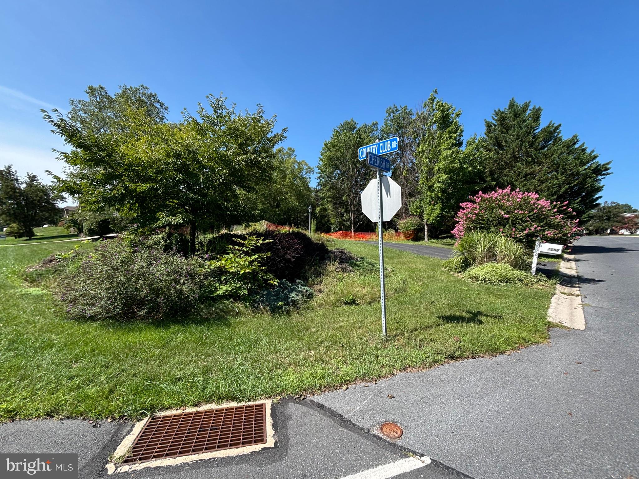 1098 COUNTRY CLUB ROAD